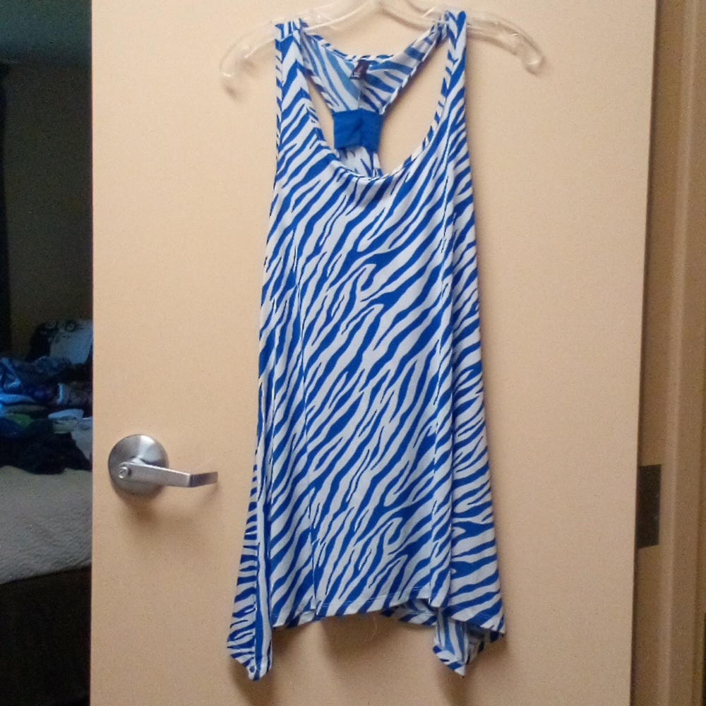 Tops - Picture 6 of 7